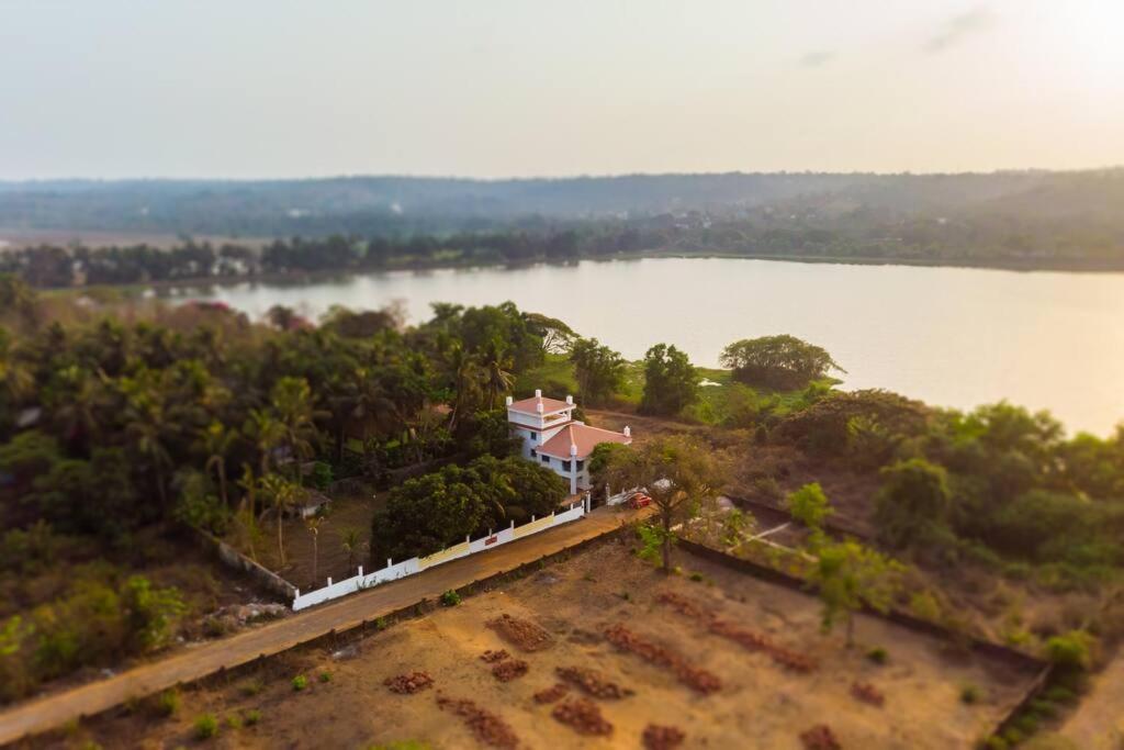 Lake View Villa Gandaulim Extérieur photo